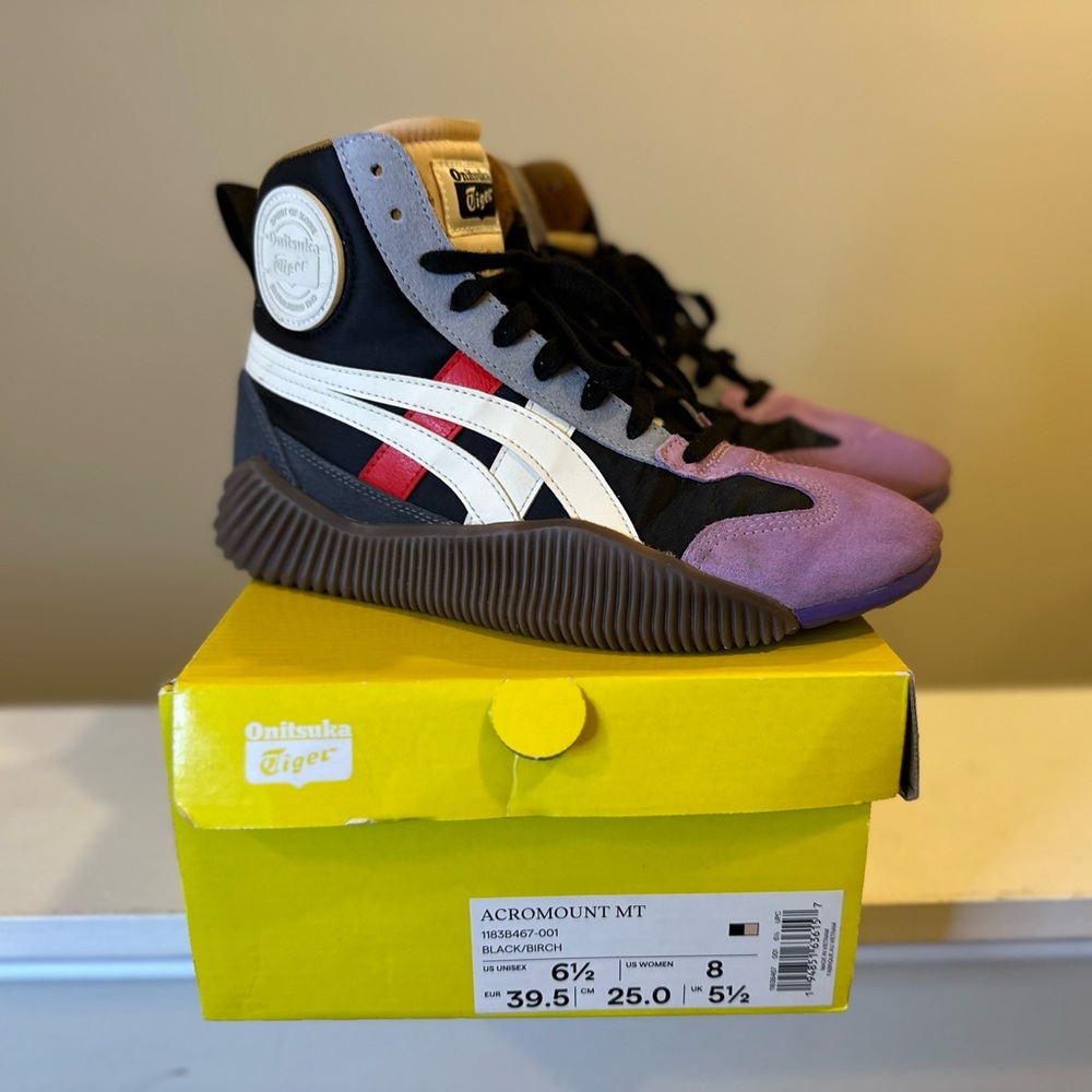 ONITSUKA TIGER BY ASICS ACROMOUNT MT
UNISEX MEN SIZE 6.5/WOMEN SIZE 8